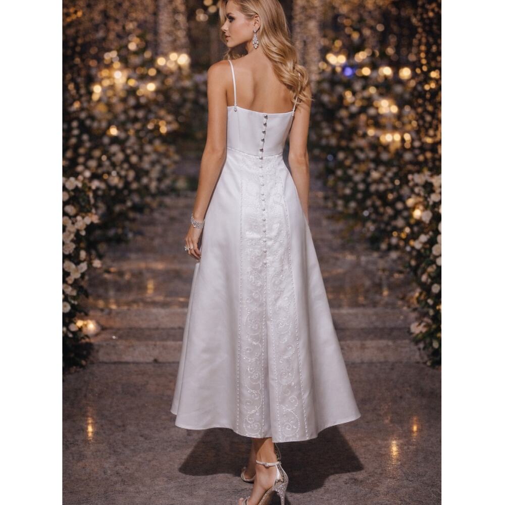 Elegant White Midi Wedding Dress with Delicate Back Buttons